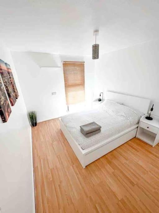 Spacious Two Bedroom Flat London Bagian luar foto