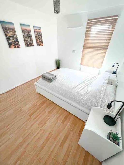 Spacious Two Bedroom Flat London Bagian luar foto