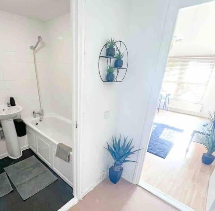 Spacious Two Bedroom Flat London Bagian luar foto